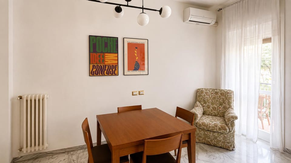 Paola' s home-terrace and metro Apartment in Rome