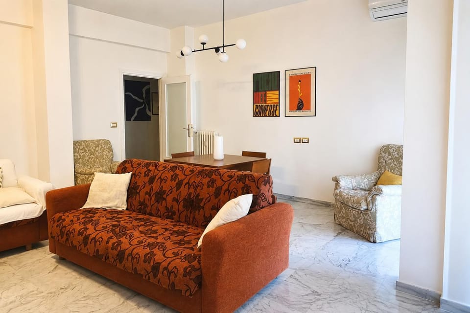 Paola' s home-terrace and metro Apartment in Rome