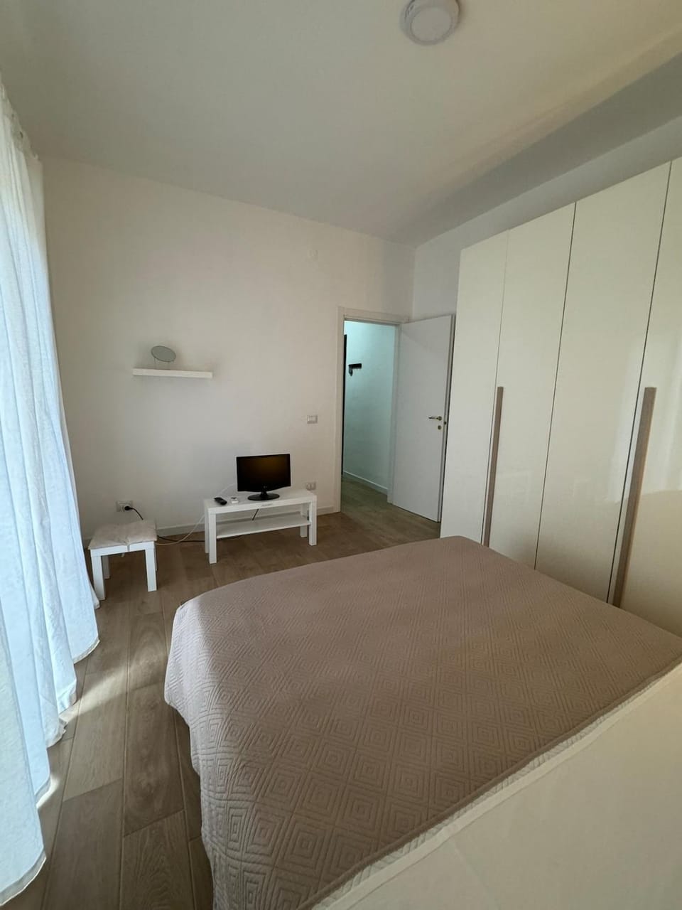 Bed, TV and multimedia, Bedroom, wardrobe