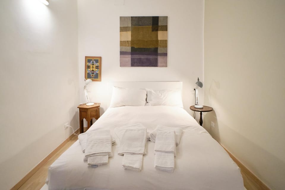 Bed, Photo of the whole room