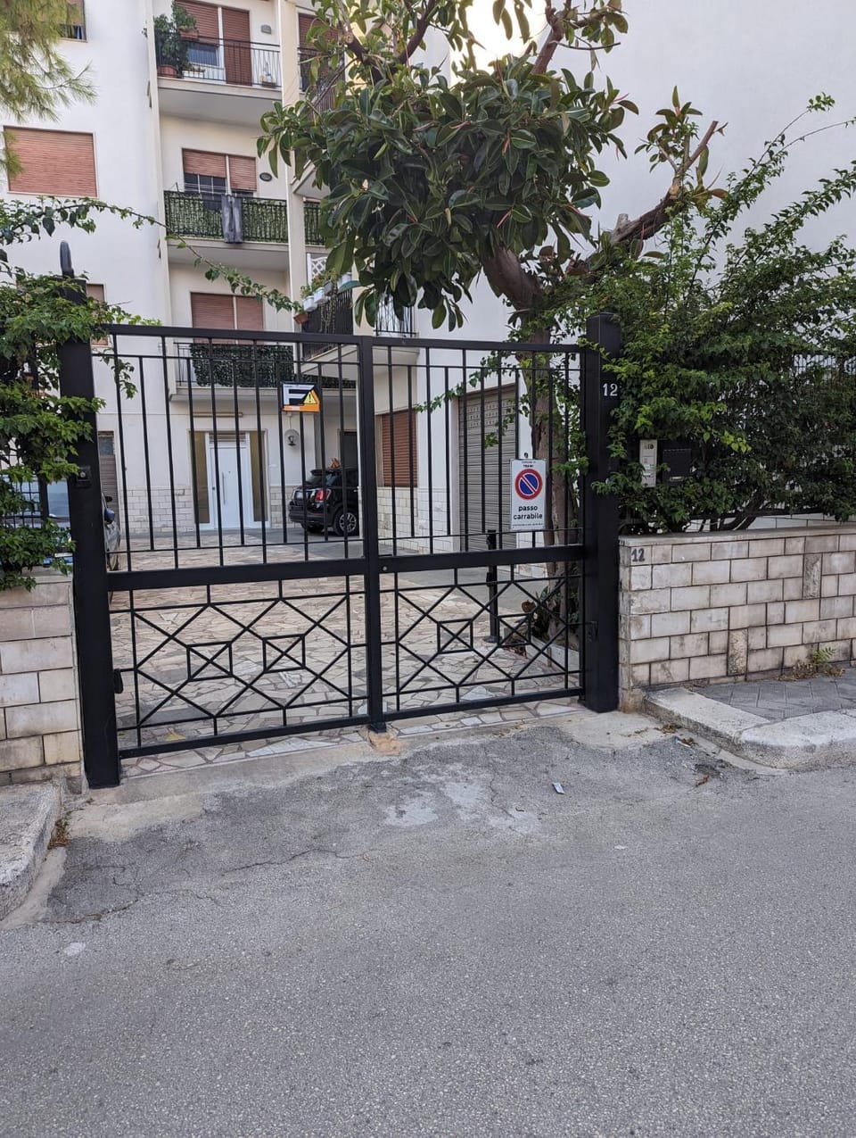 Facade/entrance
