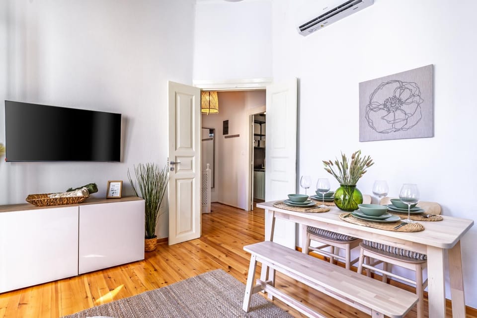 TV and multimedia, Living room, Dining area