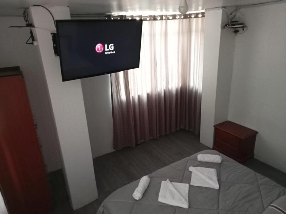 Bed, TV and multimedia, Bedroom, towels