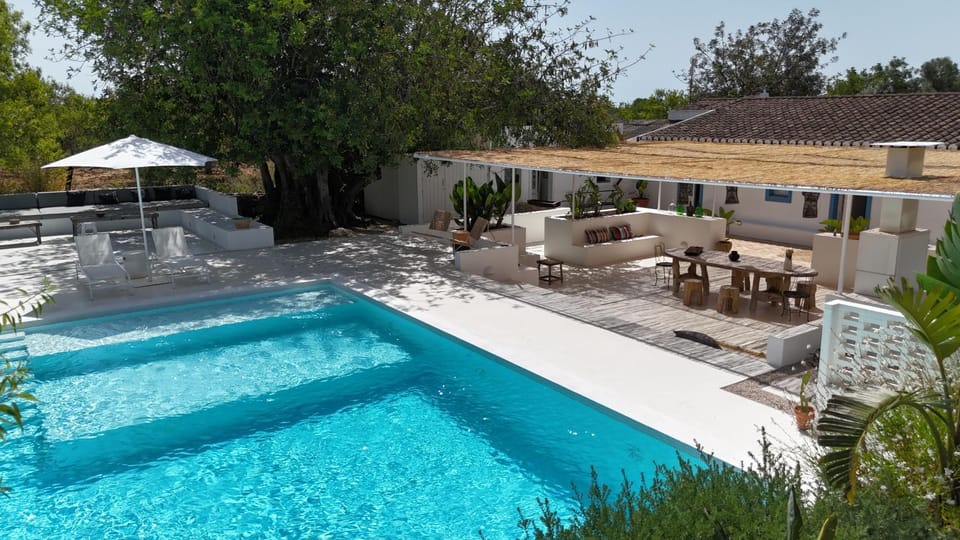 Communal kitchen, Swimming pool