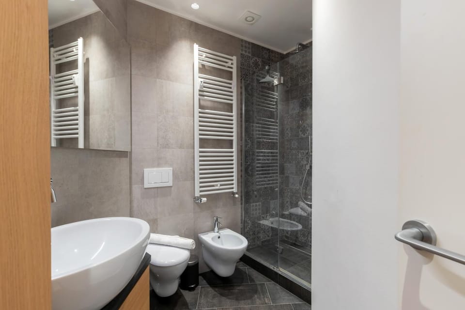 Shower, Toilet, Bathroom, bidet, towels