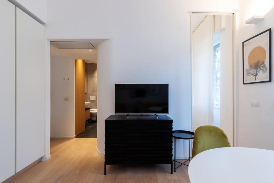 Communal lounge/ TV room, TV and multimedia, Living room, Seating area, Evening entertainment