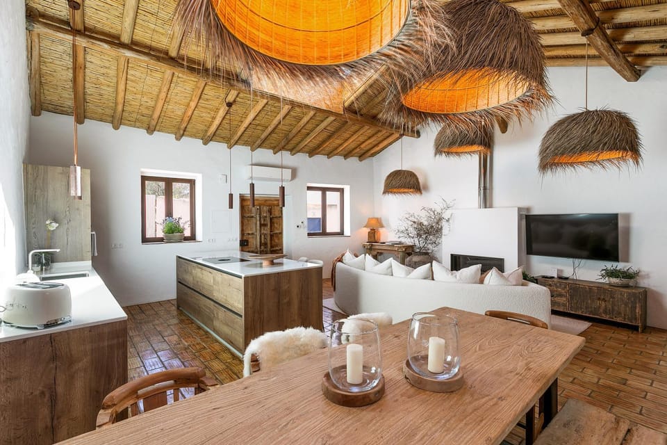 TV and multimedia, Kitchen or kitchenette, Living room, Dining area