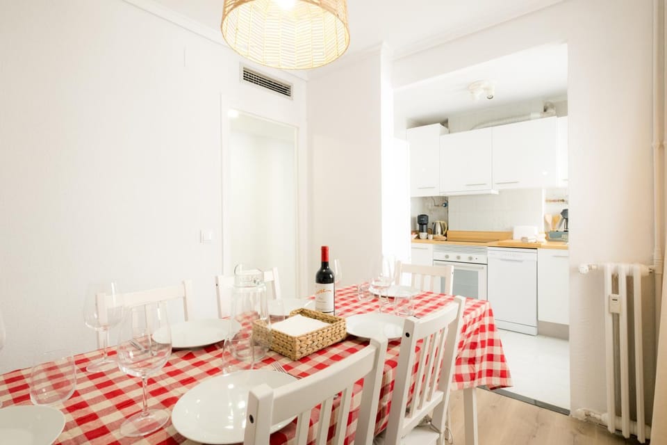 Casa Jesús | PS5 | Juegos Niños | WiFi | 6 Pax Apartment in Zaragoza