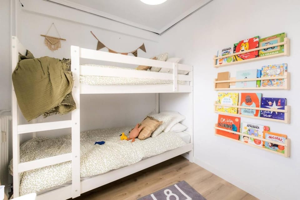 Casa Jesús | PS5 | Juegos Niños | WiFi | 6 Pax Apartment in Zaragoza