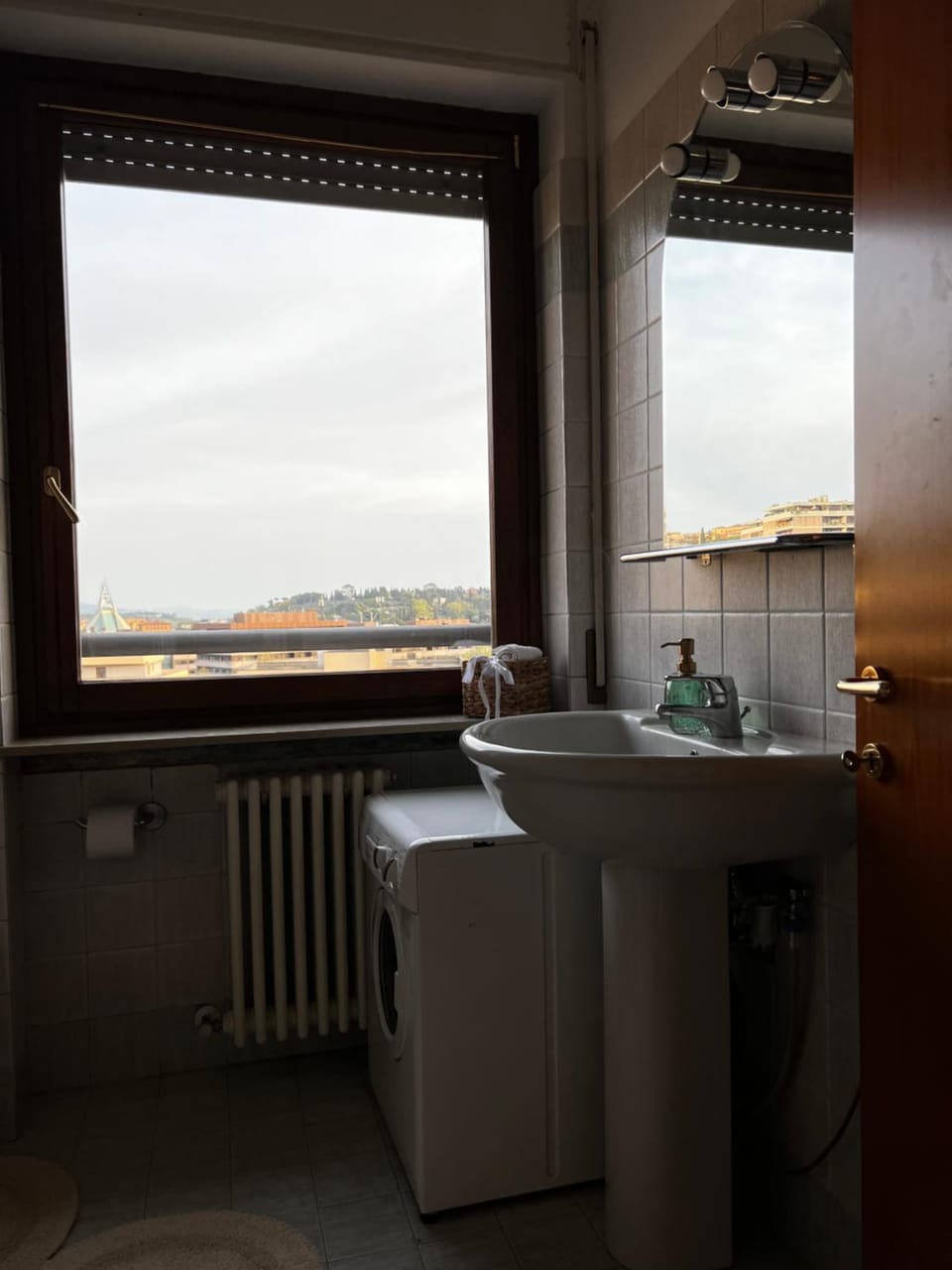 Panoramic King Room with City & Nature Views, 2-Min Walk to Minimetro Vacation rental in Perugia