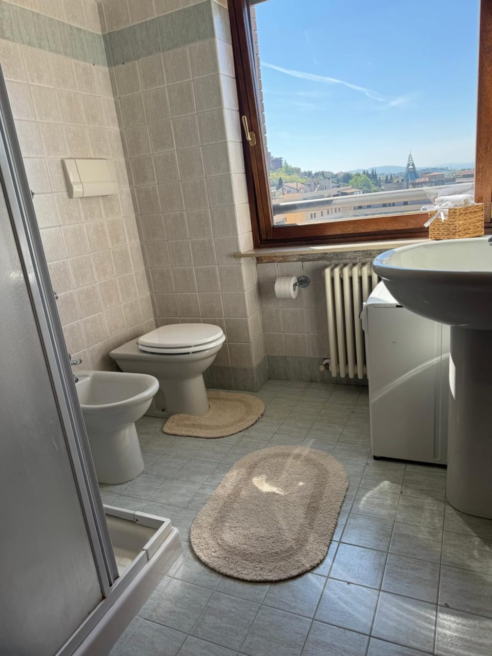 Panoramic King Room with City & Nature Views, 2-Min Walk to Minimetro Vacation rental in Perugia