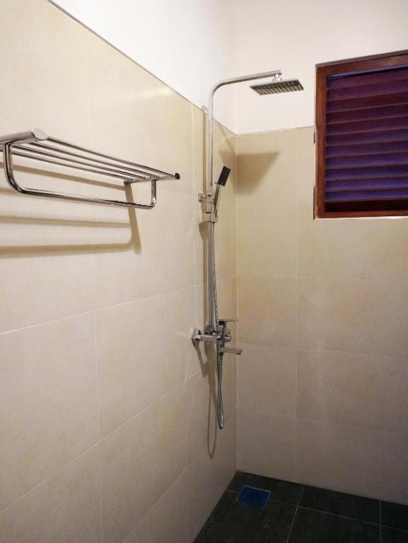 Shower, Bathroom, towels