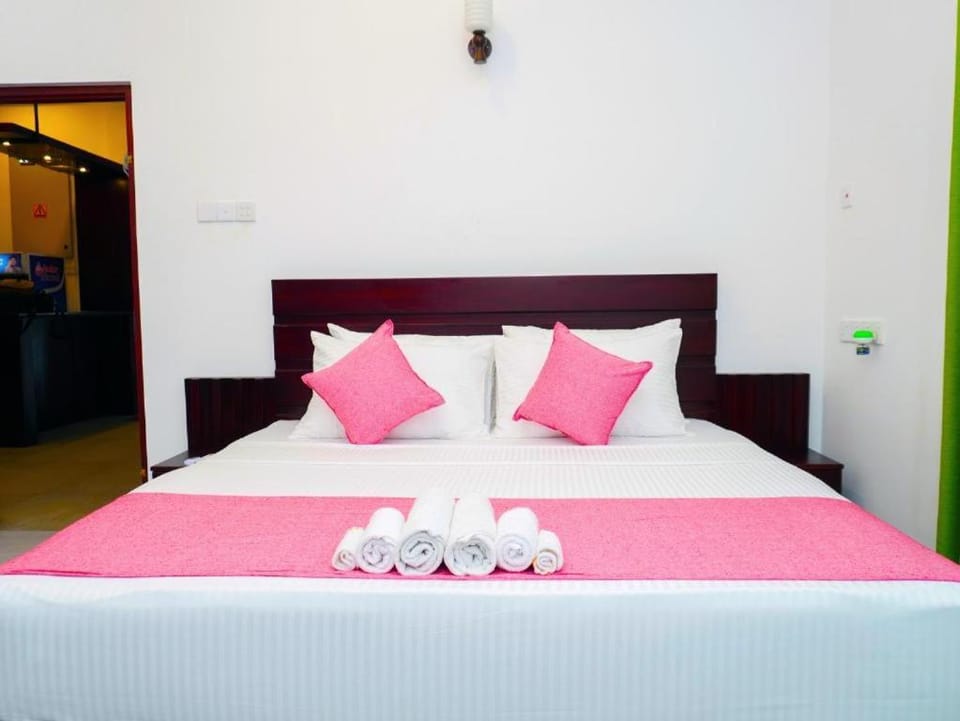Shower, Toilet, Bed, Bathroom, Balcony/Terrace, Photo of the whole room, Bedroom, Breakfast, children, young children, older children, flat iron, furniture, internet, locker, room service, safe, soundproof, towels, wardrobe, air conditioner