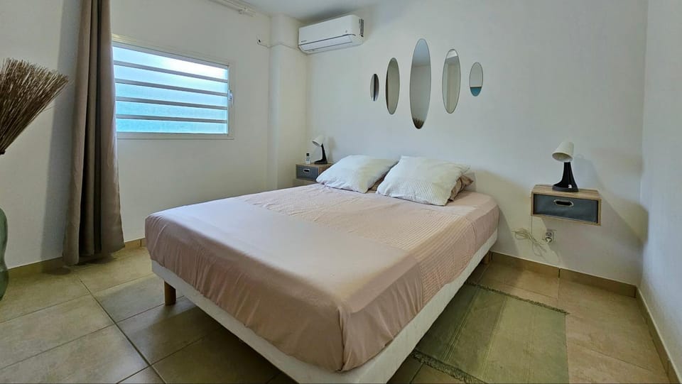 Bed, Photo of the whole room, Bedroom, air conditioner