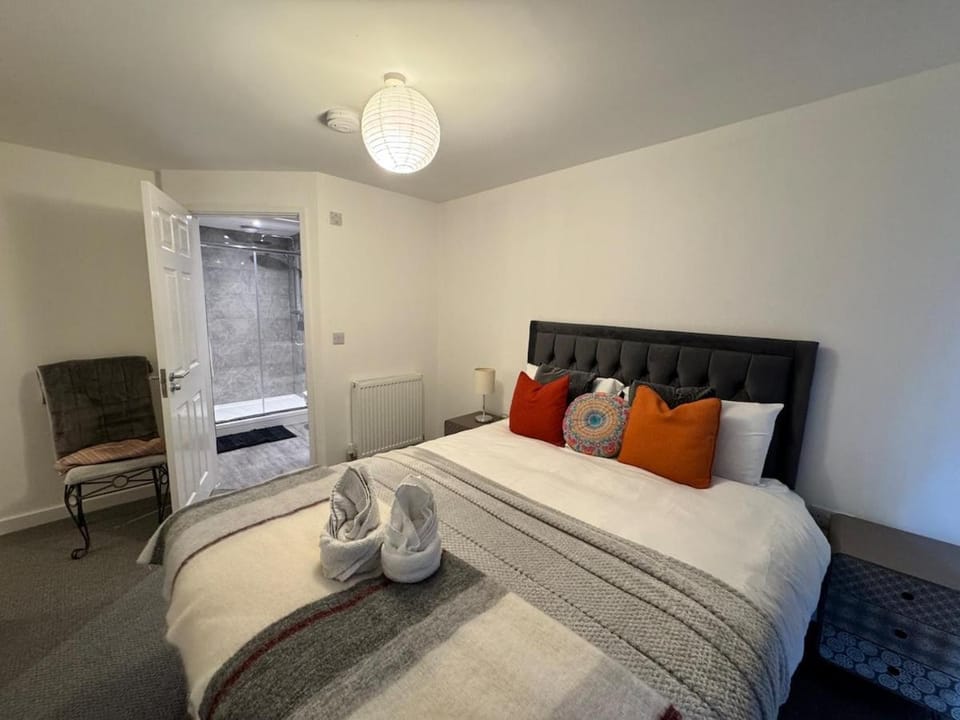 Bed, Living room, Photo of the whole room, Bedroom