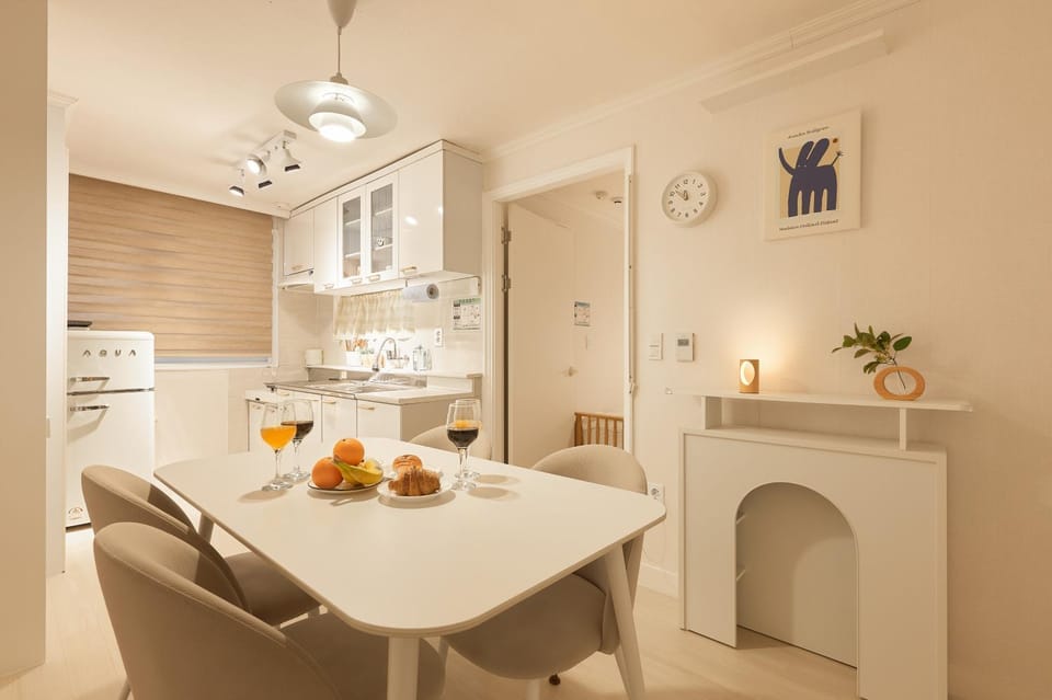 Living room, Seating area, Dining area