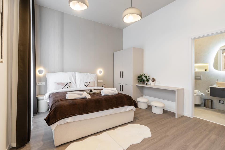 Bed, Seating area, Bedroom, towels