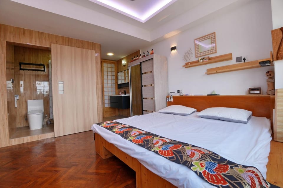 Bed, Bathroom, Photo of the whole room, Bedroom, towels, wardrobe