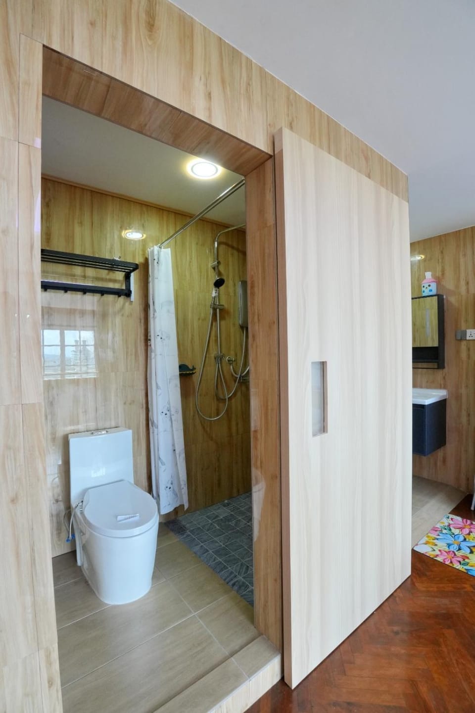 Shower, Toilet, Bathroom, towels