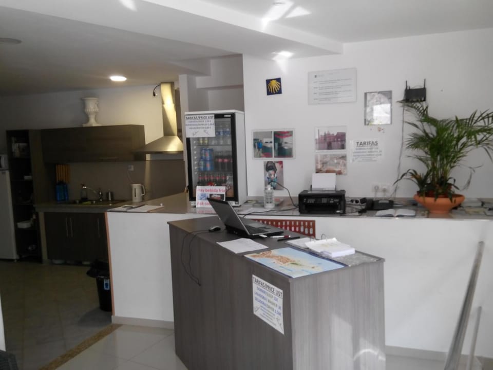 On-site shops, Lobby or reception, Lounge or bar, Food and drinks, Communal kitchen