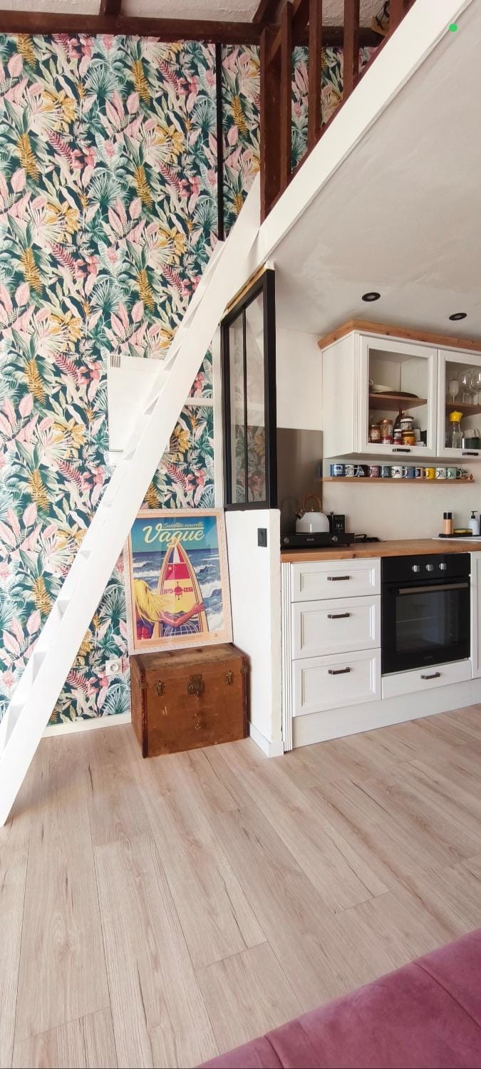 Kitchen or kitchenette, oven, stove