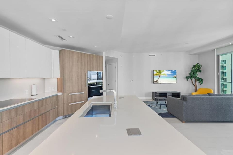 High Rise Ocean View Condo 2BR 2.5BA Apartment in Riviera Beach
