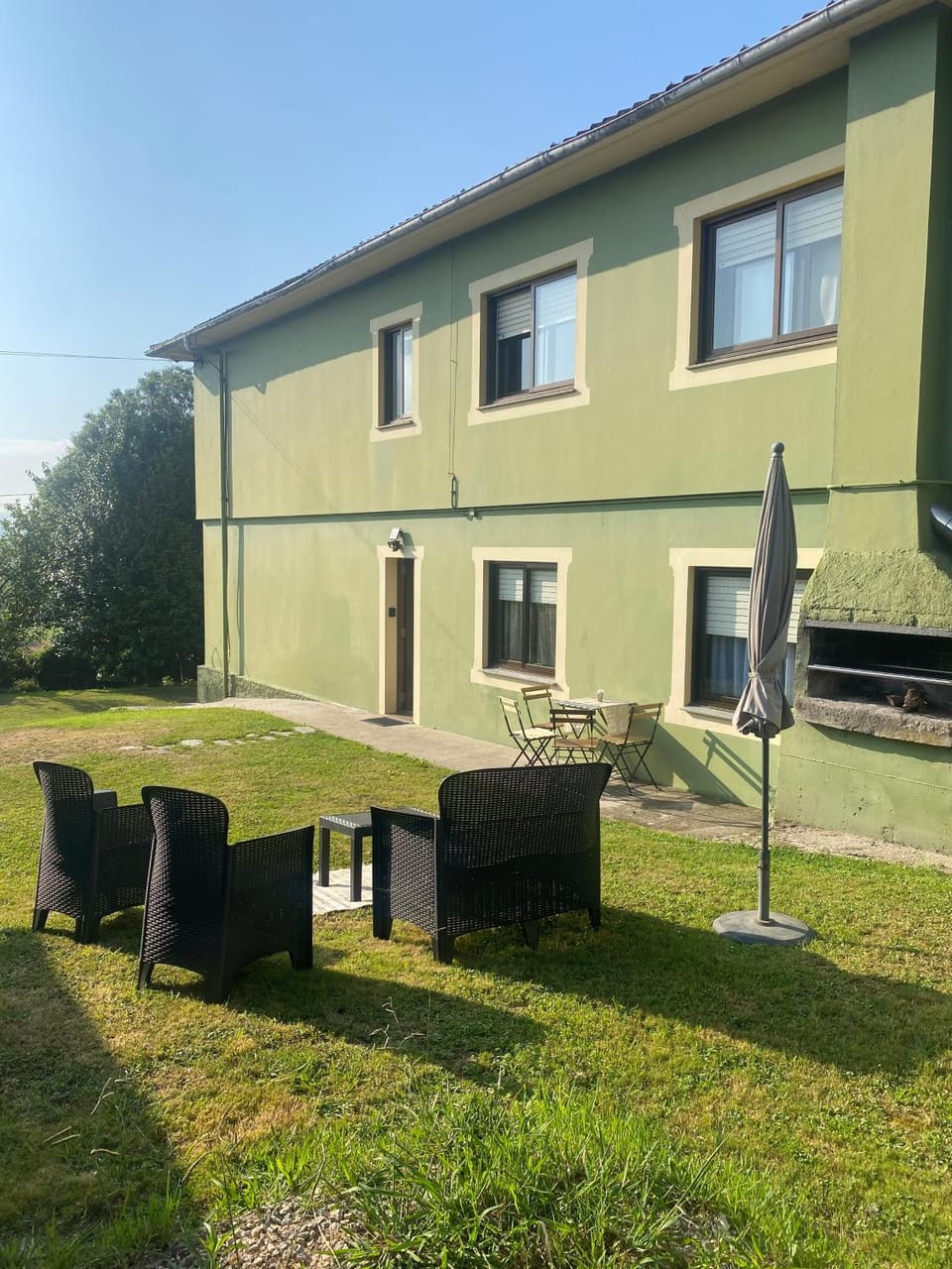 Property building, Day, Garden, Seating area