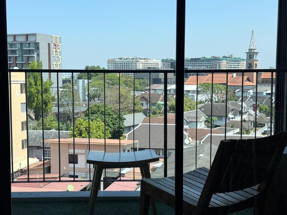40 sqm room with balcony,Close to One Nimman,free pool gym and working space Apartment in Chiang Mai