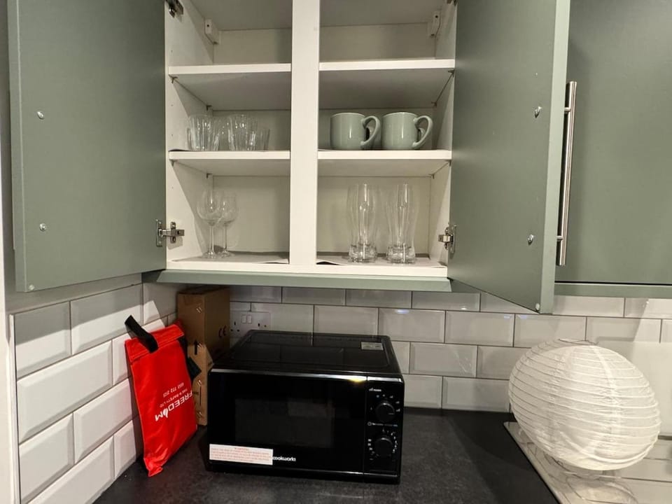 5 Town centre, entire flat, free parking king bed Apartment in South Cambridgeshire District