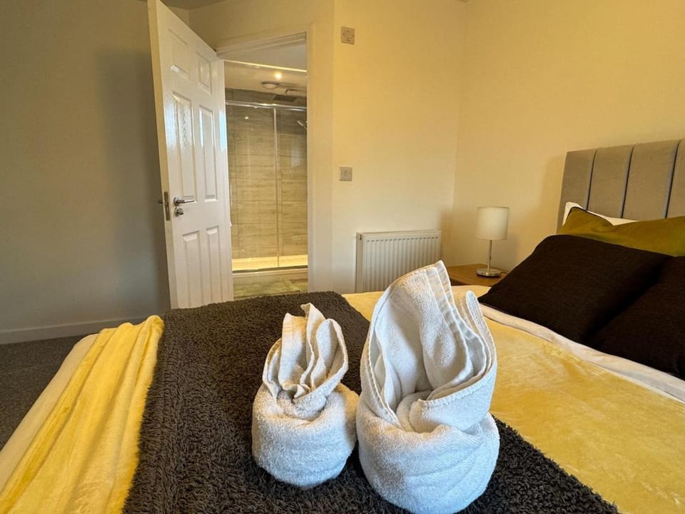 5 Town centre, entire flat, free parking king bed Apartment in South Cambridgeshire District