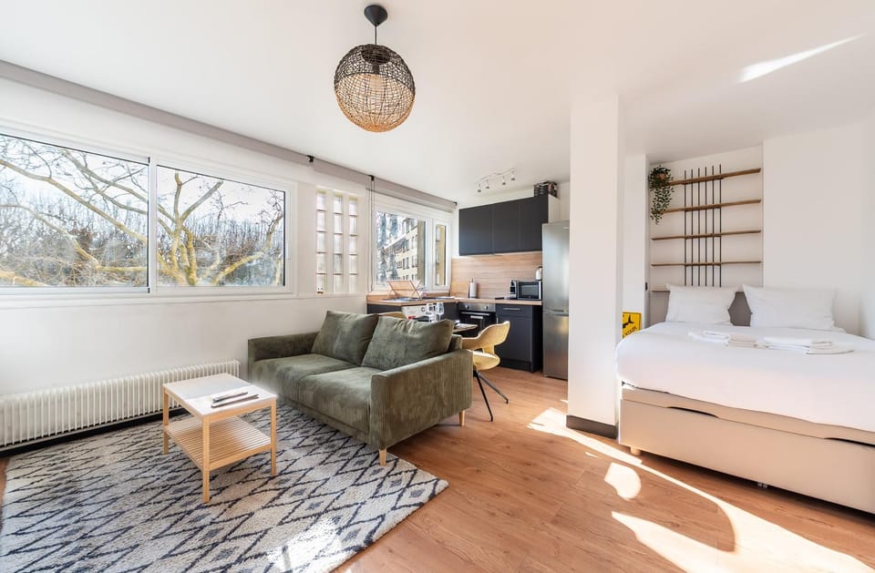 Communal lounge/ TV room, Bed, TV and multimedia, Kitchen or kitchenette, Living room, Photo of the whole room, Bedroom, towels