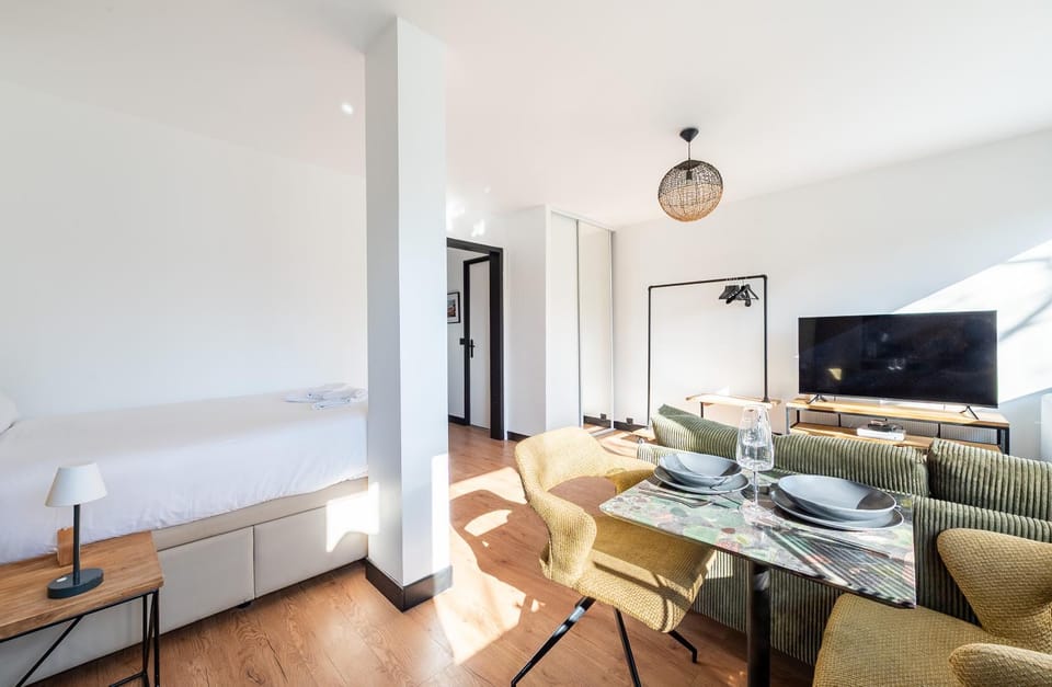 Communal lounge/ TV room, Living room, Seating area, Dining area