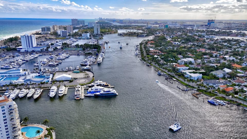 Banyan St 2BR 1BA off Las Olas Steps to Beach 1 Apartment in Fort Lauderdale