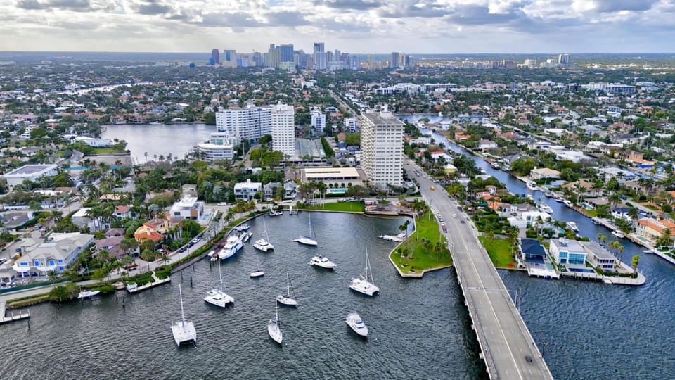 Banyan St 2BR 1BA off Las Olas Steps to Beach 1 Apartment in Fort Lauderdale
