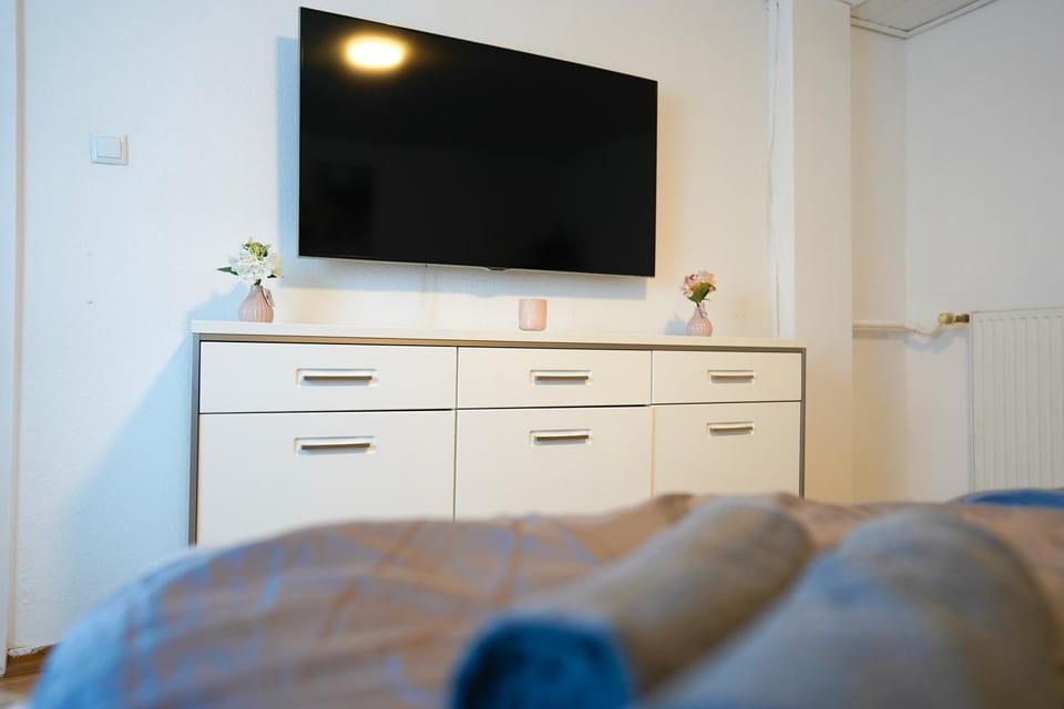 Geräumige 120qm Maisonette mit Balkon WeHome Komfort Apartment in Kaiserslautern