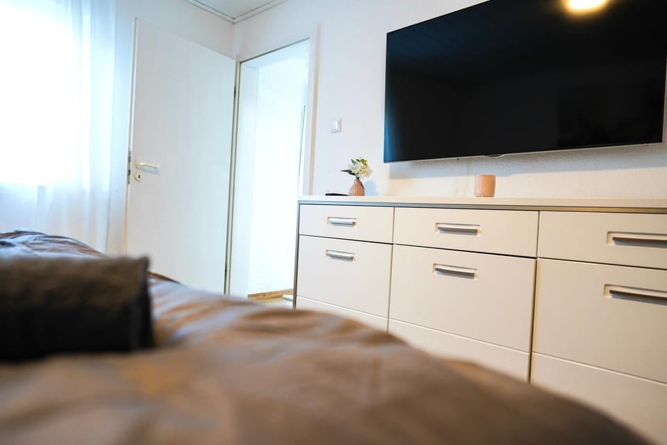 Geräumige 120qm Maisonette mit Balkon WeHome Komfort Apartment in Kaiserslautern