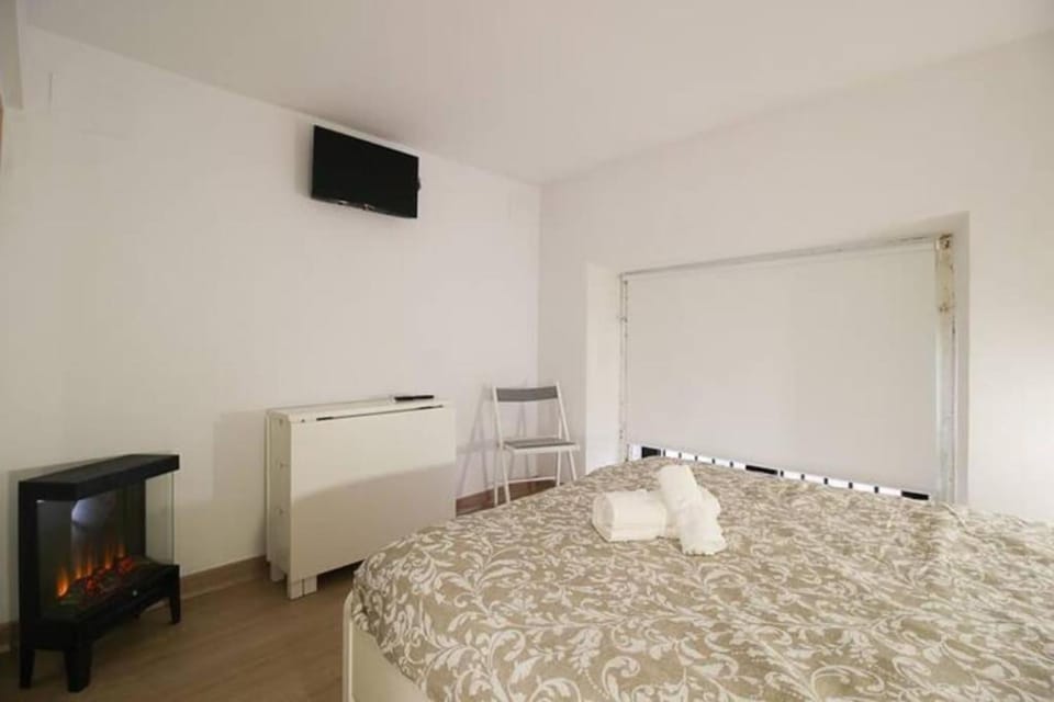 TV and multimedia, Photo of the whole room, Bedroom