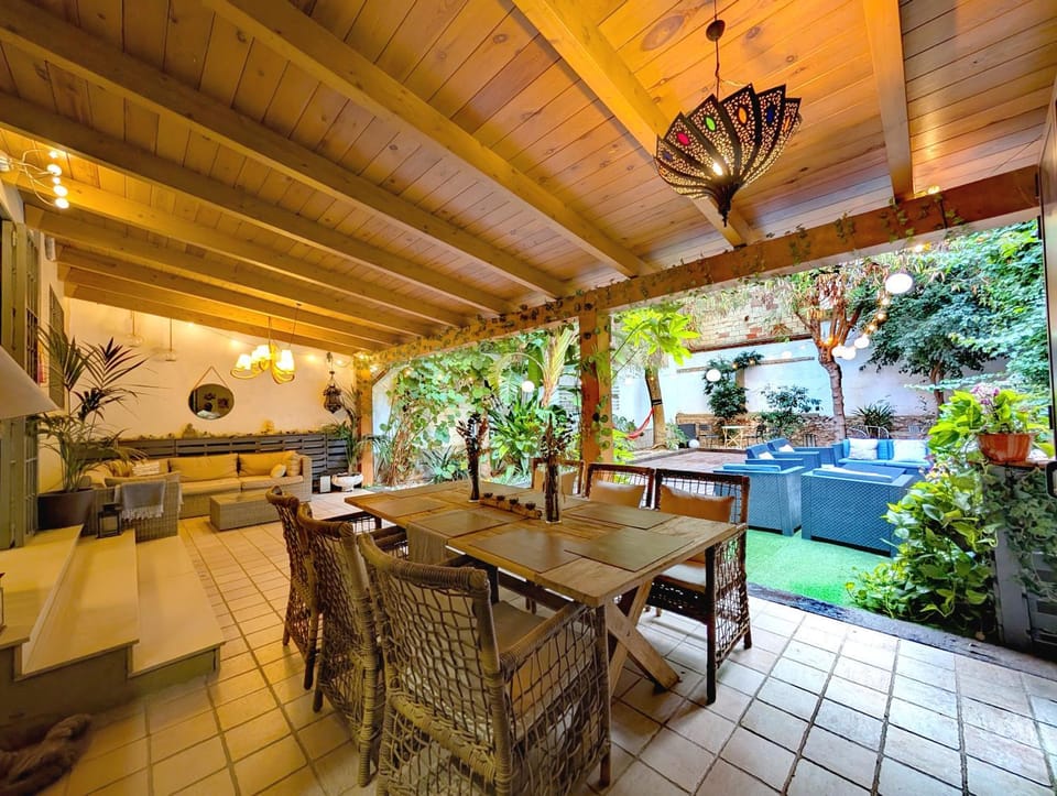 Property building, Garden, Balcony/Terrace, Seating area