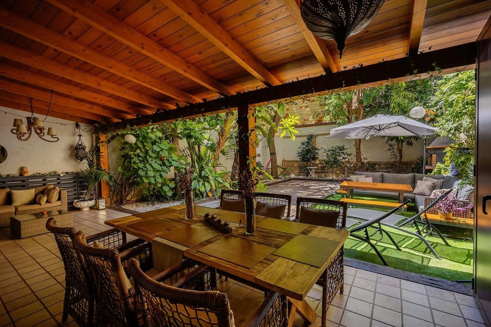 Property building, Garden, Balcony/Terrace, Seating area, Dining area, Garden view