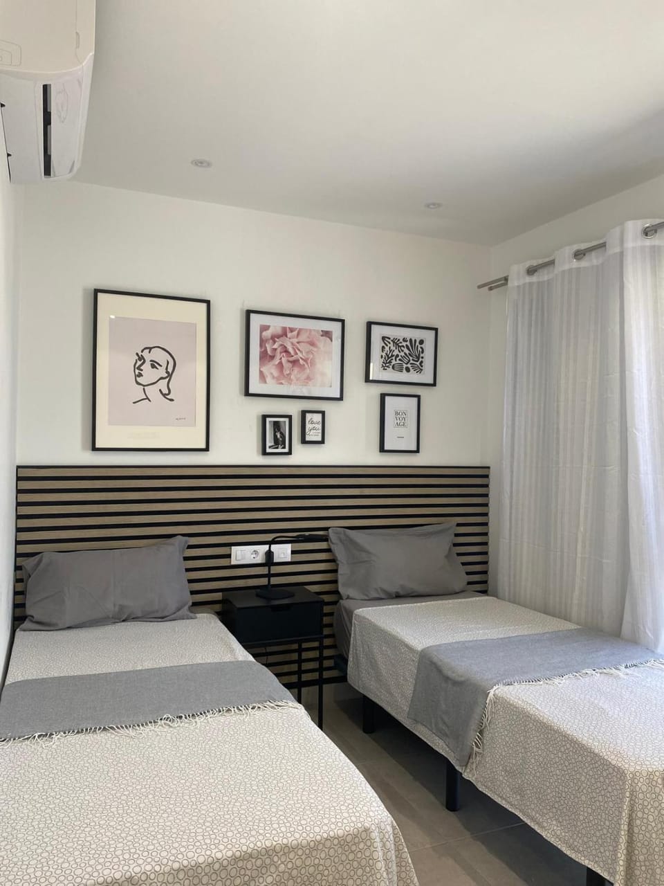 Photo of the whole room, Bedroom