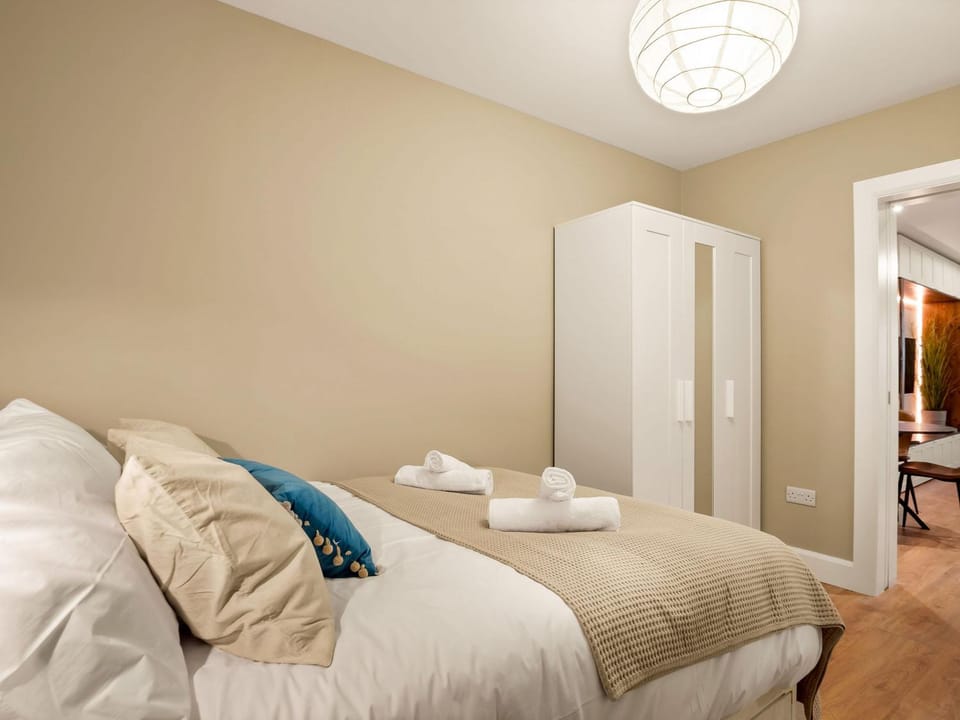 Bedroom, towels, wardrobe