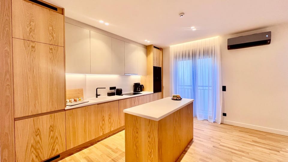 TV and multimedia, Coffee/tea facilities, Kitchen or kitchenette, air conditioner