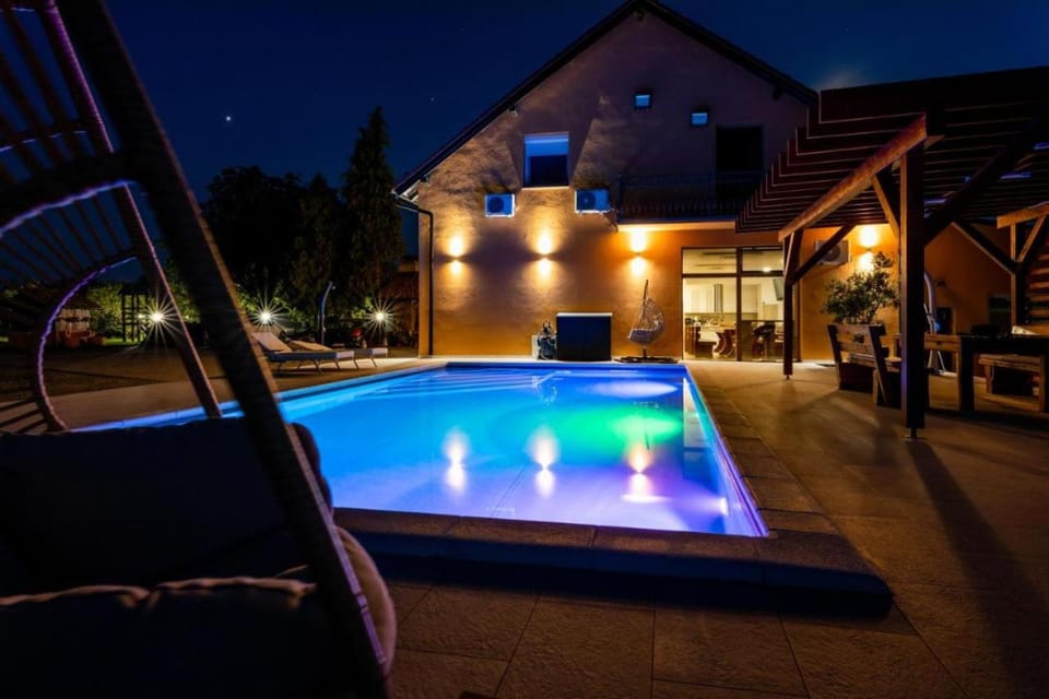 Property building, Pool view