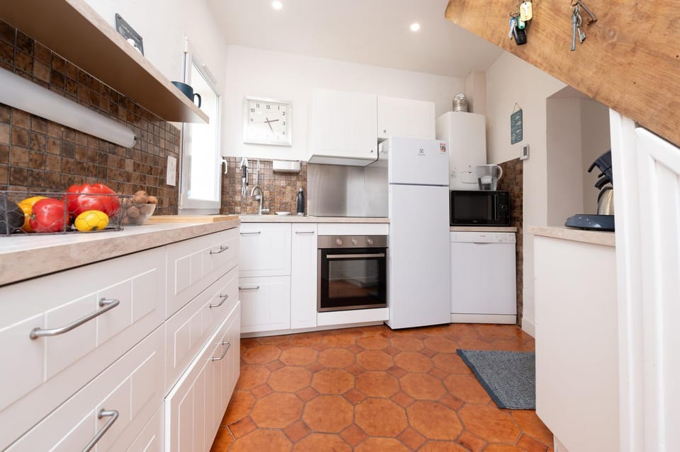 Kitchen or kitchenette, Living room