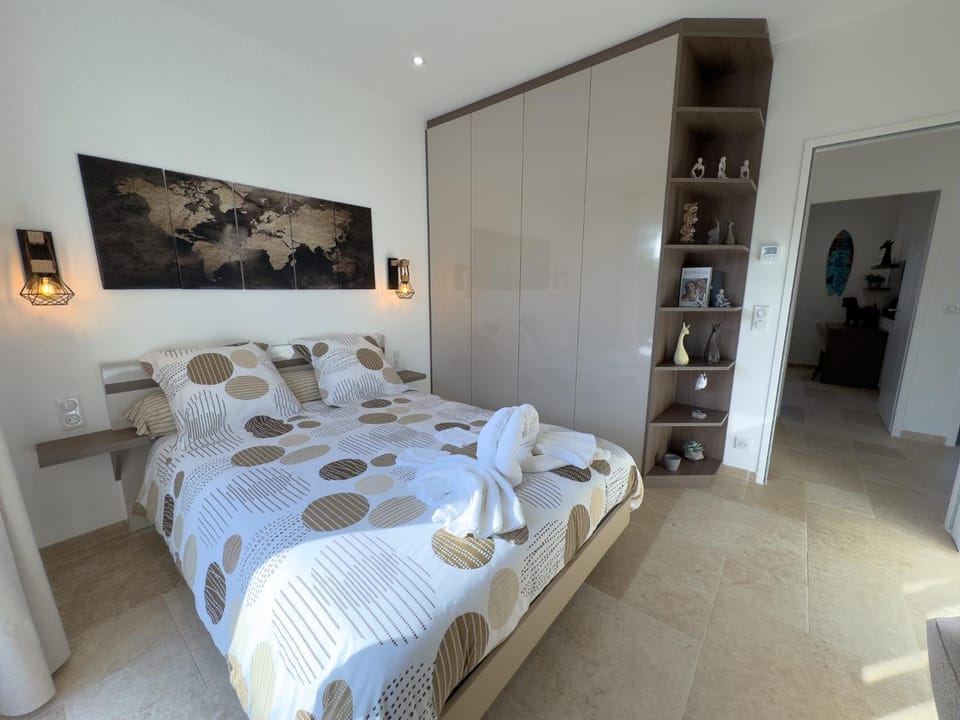 Bed, Photo of the whole room, Bedroom, wardrobe
