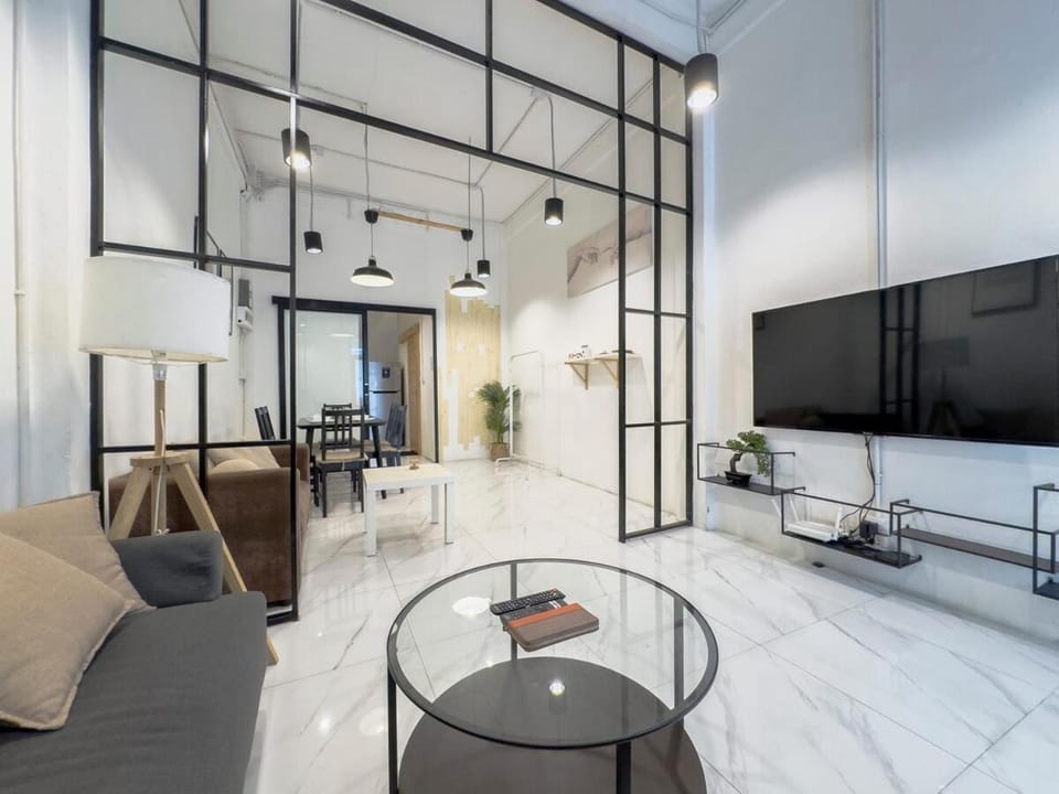 200m to Chinatown Yaowarat Entire 3-Floor Home 5 Bedrooms Characteristic old neighborhood Great for Groups Villa in Bangkok