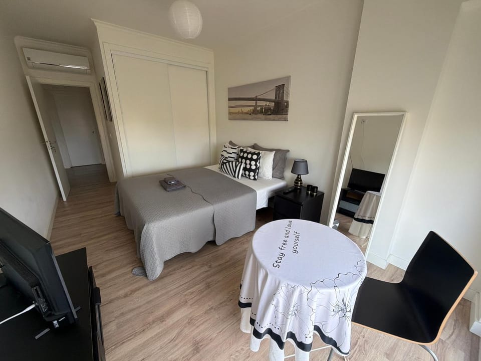 Modern Big Room with Balcony in New Apartment Vacation rental in Lisbon District