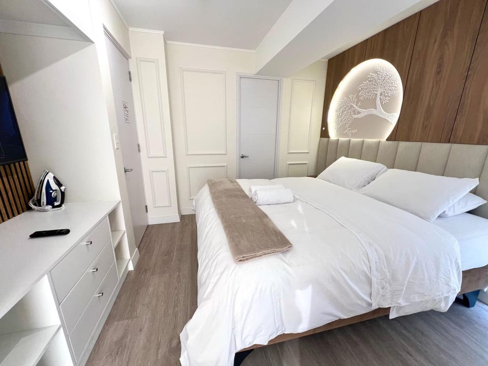 Bed, TV and multimedia, Photo of the whole room, Bedroom, wardrobe