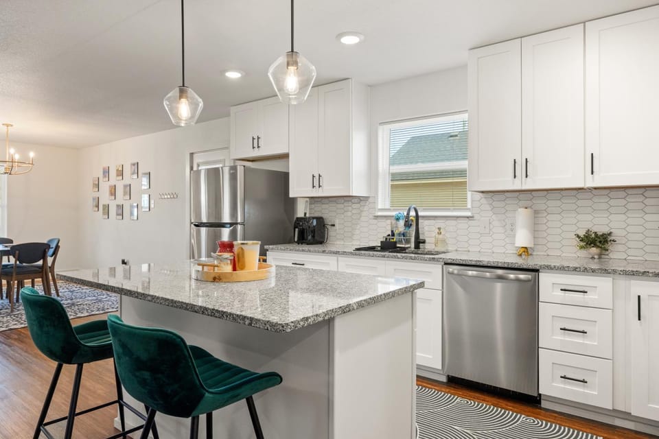 Dining area, kitchen