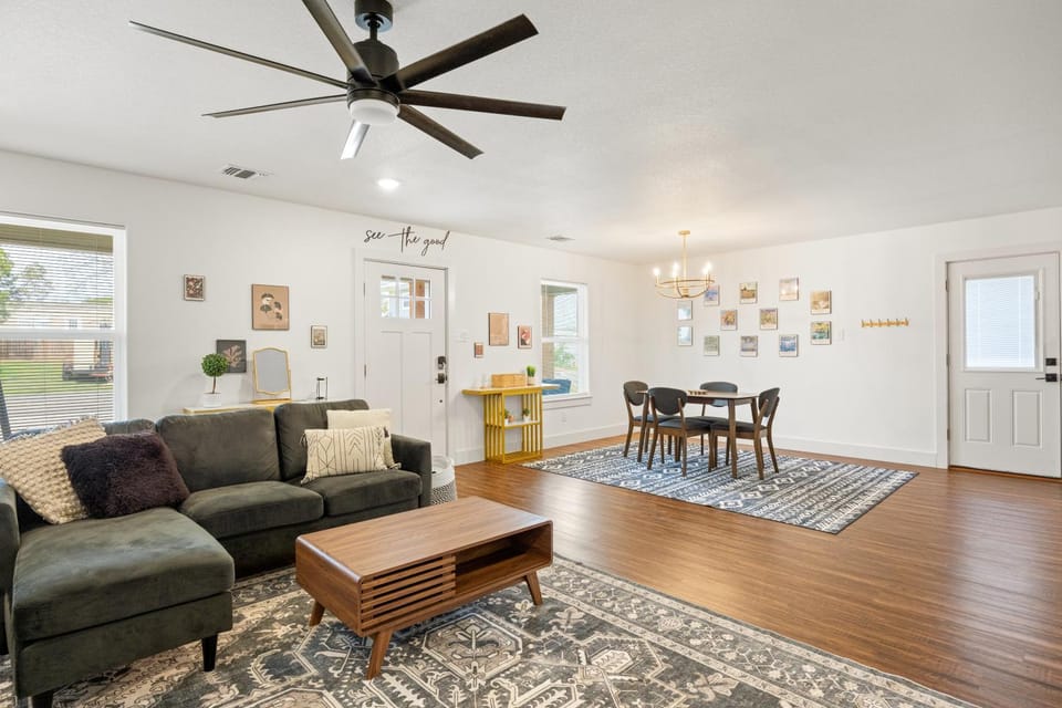 Living room, Seating area, Dining area